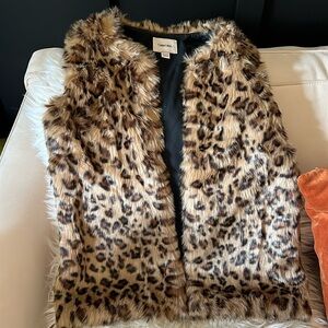 Leopard print fuzzy vest (girls XL)